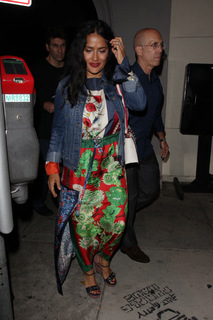 Salma Hayek feet photo thumbnail