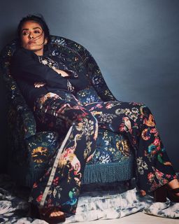 Salma Hayek feet photo thumbnail