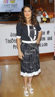 Salma Hayek feet photo thumbnail
