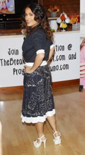 Salma Hayek feet photo thumbnail