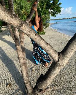 Salma Hayek feet photo thumbnail