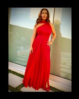 Salma Hayek feet photo thumbnail