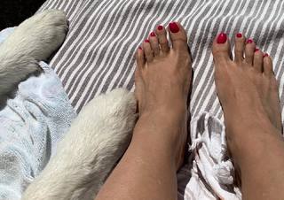 Salma Hayek feet photo thumbnail