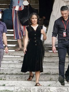 Salma Hayek feet photo thumbnail