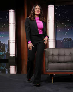 Salma Hayek feet photo thumbnail