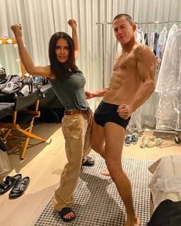 Salma Hayek feet photo thumbnail