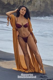 Salma Hayek feet photo thumbnail