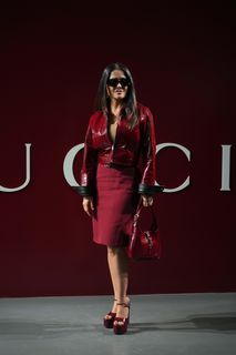 Salma Hayek feet photo thumbnail