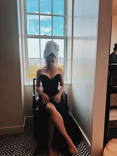 Salma Hayek feet photo thumbnail