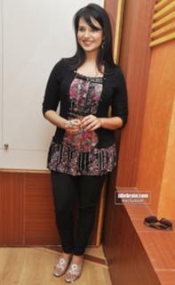 Saloni Aswani feet photo 15