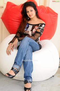 Saloni Aswani feet photo 12