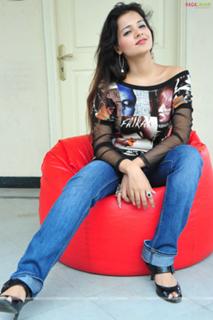 Saloni Aswani feet photo 8