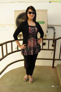 Saloni Aswani feet photo 9