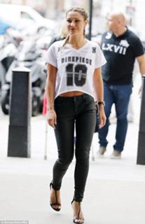 Sam Faiers feet photo thumbnail