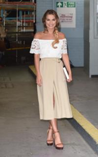 Sam Faiers feet photo thumbnail