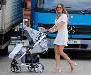 Sam Faiers feet photo thumbnail