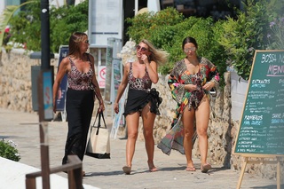 Sam Faiers feet photo thumbnail