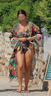 Sam Faiers feet photo thumbnail