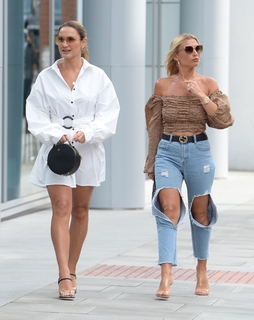 Sam Faiers feet photo thumbnail