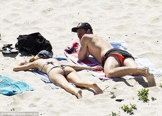Sam Frost feet photo 15