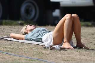 Sam Frost feet photo 18