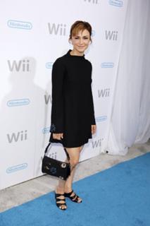 Samaire Armstrong feet photo thumbnail