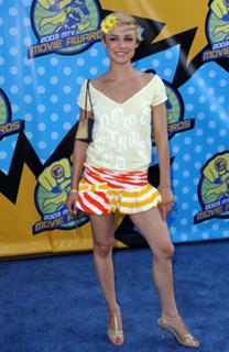 Samaire Armstrong feet photo thumbnail