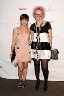 Samaire Armstrong feet photo thumbnail