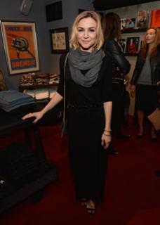 Samaire Armstrong feet photo thumbnail