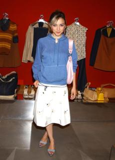 Samaire Armstrong feet photo thumbnail