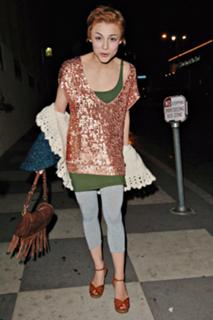 Samaire Armstrong feet photo thumbnail