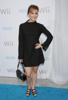 Samaire Armstrong feet photo thumbnail