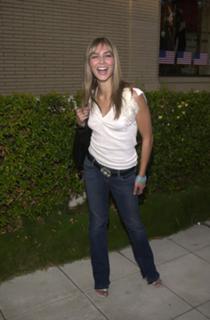 Samaire Armstrong feet photo thumbnail