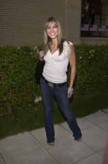 Samaire Armstrong feet photo thumbnail