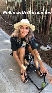 Samaire Armstrong feet photo thumbnail
