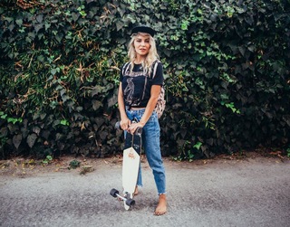 Samaire Armstrong feet photo thumbnail