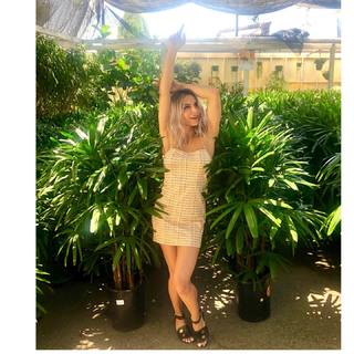 Samaire Armstrong feet photo thumbnail