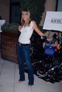 Samaire Armstrong feet photo thumbnail