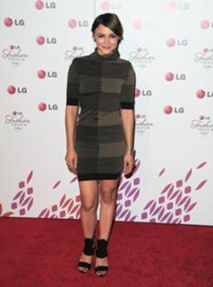 Samaire Armstrong feet photo thumbnail