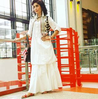 Saman Ansari feet photo 8