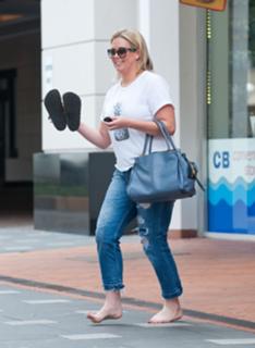 Samantha Armytage feet photo 9