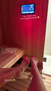 Samantha Armytage feet photo 3