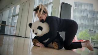 Samantha Bee feet photo 17