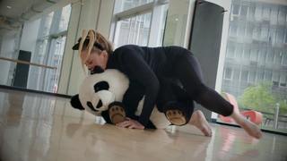 Samantha Bee feet photo 14