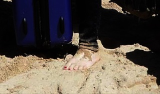 Samantha Bee feet photo 3