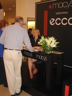 Samantha Brown feet photo thumbnail