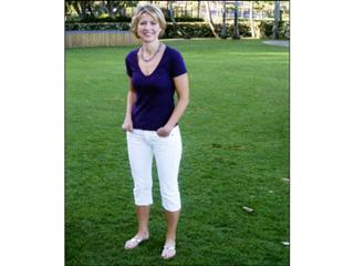 Samantha Brown feet photo thumbnail