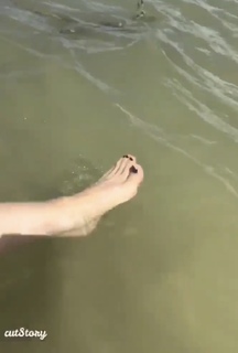 Samantha Brown feet photo thumbnail