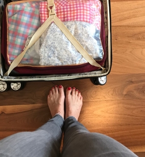 Samantha Brown feet photo thumbnail