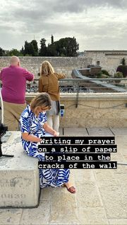 Samantha Brown feet photo thumbnail